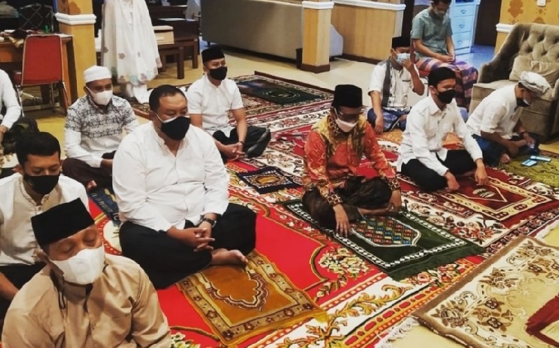 Mahfud MD Salat Idul Adha di Rumah Dinas, Prajurit TNI dari Indonesia Timur Jadi Imam