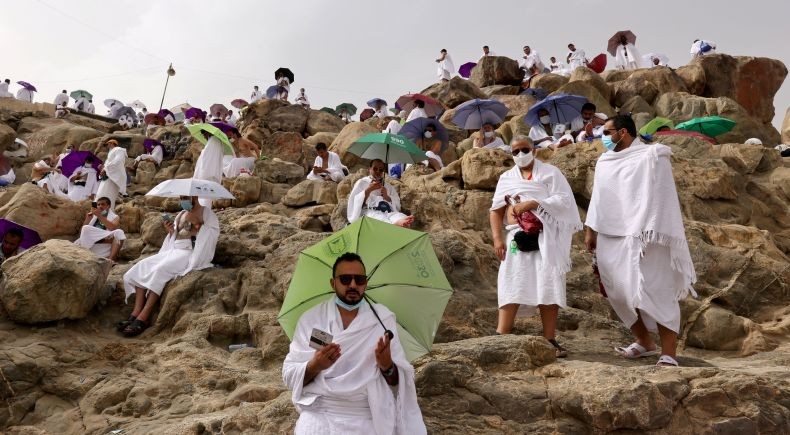 Jemaah Haji Mulai Lempar Jumrah, Menkes Saudi Bersyukur Tak Ada yang Terpapar Covid