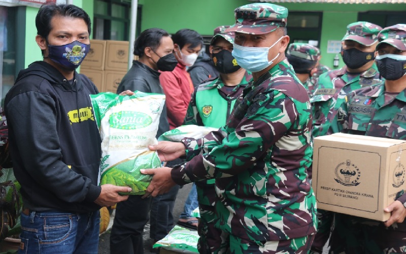 Siliwangi Peduli Bagikan Ratusan Paket Sembako untuk Warga Terdampak Pandemi