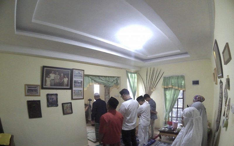 Sebagian Warga Palembang Sholat Idul Adha di Rumah