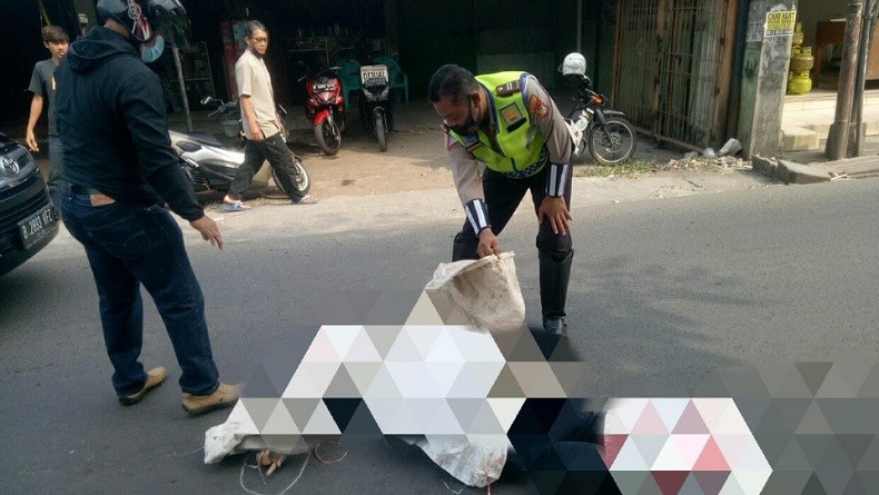 Gagal Menyalip, Pengendara Motor Tewas Terlindas Truk di Jalan Raya Jatimulya Bekasi 