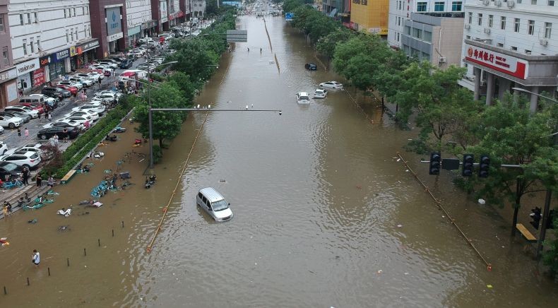 Banjir di China Tewaskan 25 Orang, Sebagian Terjebak di Kereta Bawan Tanah
