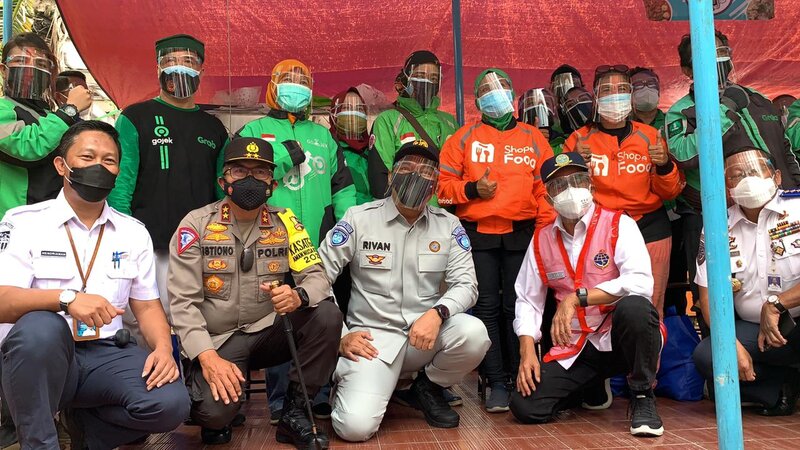 Bagi-bagi Sembako di Kemayoran, Kemenhub dan Jasa Raharja serta Polri Ringankan Beban Ojol 