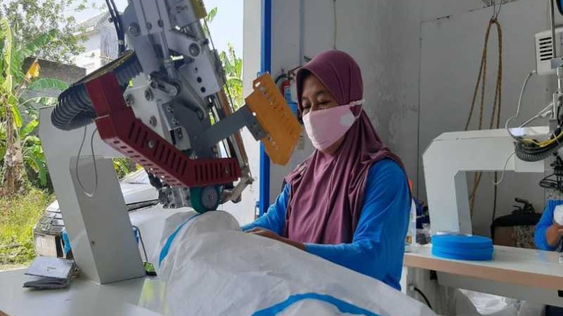 Kasus Covid-19 Melejit, Produsen Baju Hazmat Kewalahan Layani Order 