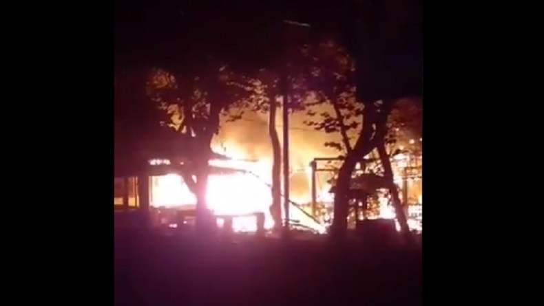 Saung Taman Kota Sari Lebak Bulus Ludes Terbakar