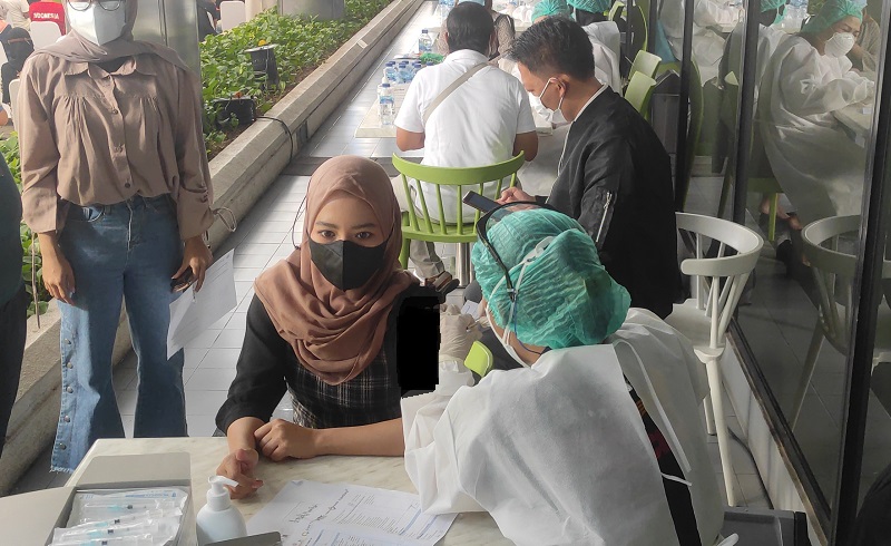 Nakes Kedokteran Gigi Ini Antusias Ikut Vaksinasi Covid-19 di MNC Center