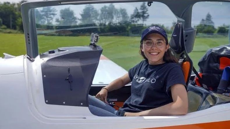 Hebat, Remaja Perempuan Ini Terbang Solo Keliling Dunia Pakai Pesawat Ringan