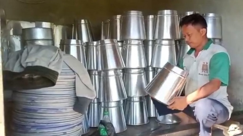 Perajin Seeng di Cianjur Coba Bertahan di Tengah Pandemi Covid-19