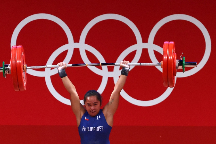 Raih Emas Olimpiade Pertama, Lifter Filipina Ini Lampaui Batas Kekuatannya