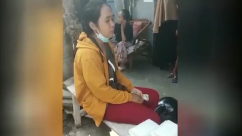 Tangis Pilu Ibu Penjual Makanan di Lampung yang Dapat Orderan Fiktif