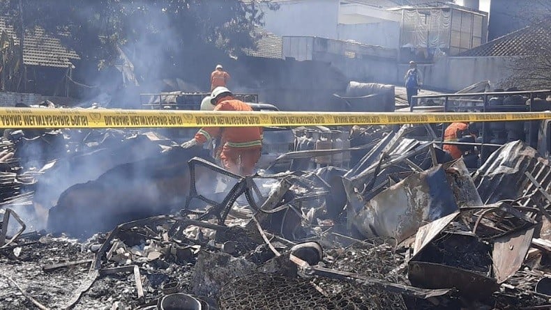 Kebakaran Gudang Gas dan Mebel di Kembangan, Terdengar Ledakan Sebelum Api Berkobar