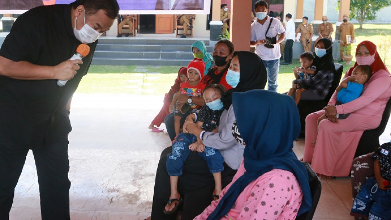Tangani Stunting di Gorontalo, Rachmat Gobel Bantu Beras Fortivit 