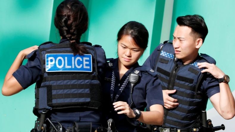 Bejat, Pria Tega Ini Lempar Bayinya 2 Bulan ke Polisi saat Akan Diringkus