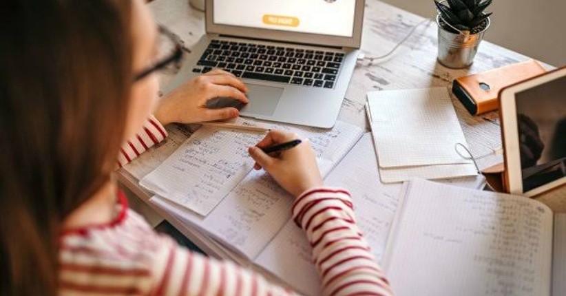 Trik agar Anak Nyaman dan Tidak Bosan selama Belajar Online di Masa Pandemi