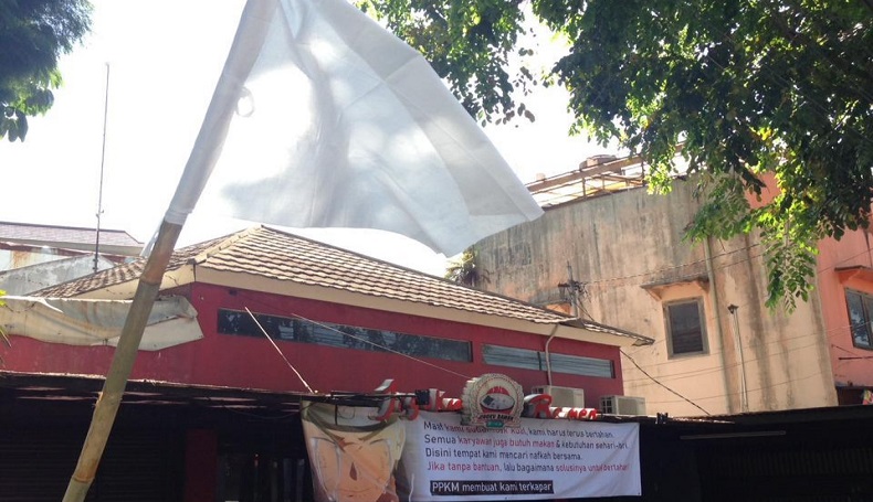 Tanda Menyerah, Giliran Pengusaha Kafe dan Restoran Bandung Kibarkan Bendera Putih