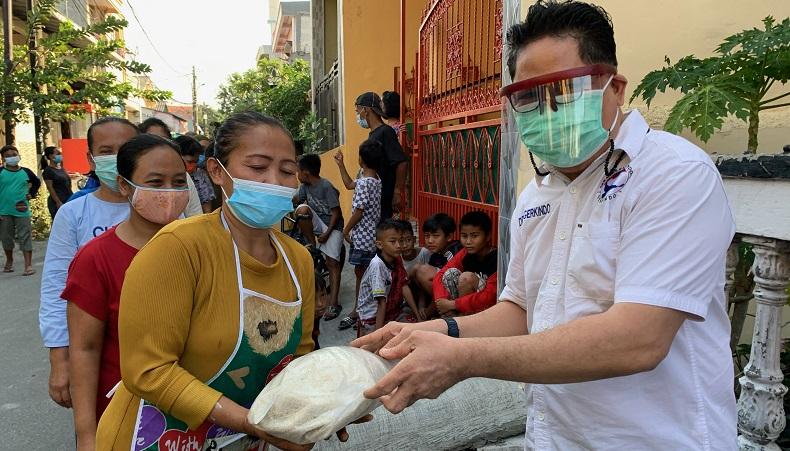 Perindo Salurkan Bansos untuk Warga Kampung Bahari Jakarta Utara