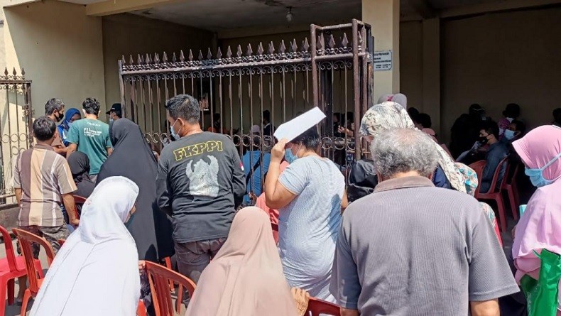 Warga Keluhkan Pembagian BST di Bogor Timbulkan Kerumunan