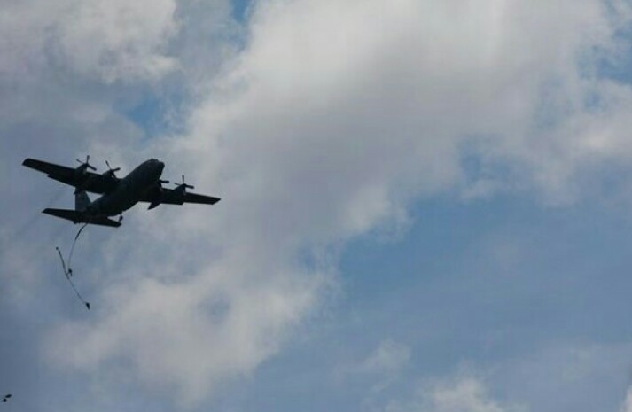 Menegangkan, Penampakan Prajurit TNI AD Latihan Terjun Payung dengan US Army