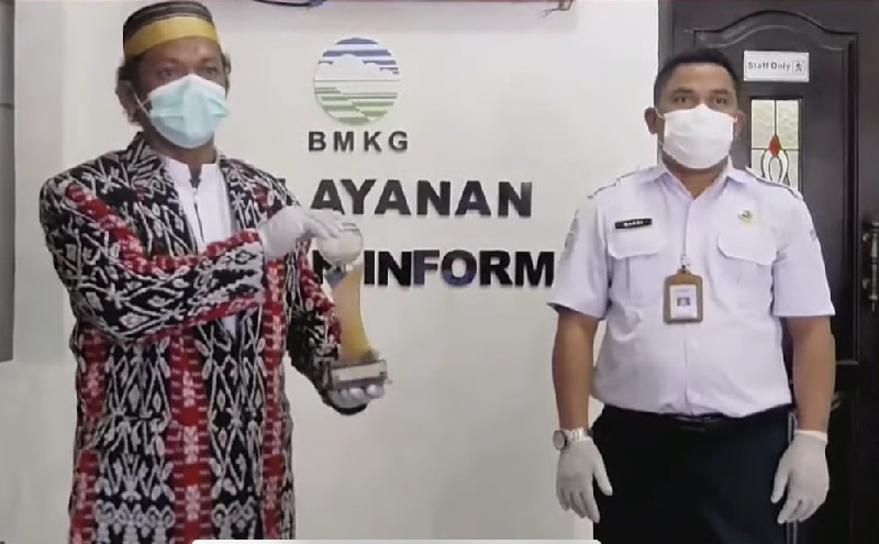 Selamatkan 1 Desa di NTT dari Siklon Tropis Seroja, Pak Dewa Diganjar Penghargaan oleh BMKG