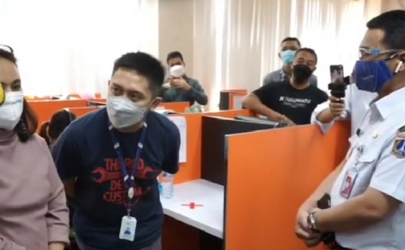 Satpol PP Jakbar Sidak 156 Kantor selama PPKM, 11 Perusahaan Dicabut Izinnya Sementara