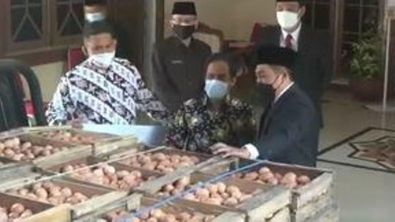  1 Ton Telur Didonasikan untuk Tenaga Kesehatan di Magelang  