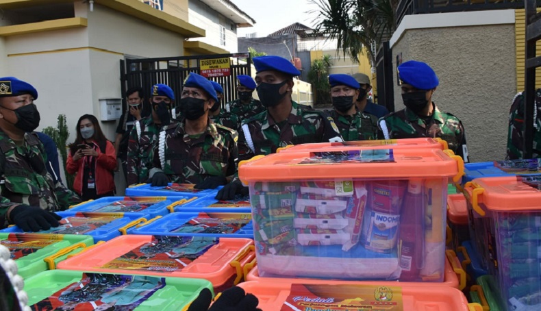 KSAD Bagikan Sembako untuk Warga Terdampak Covid-19 di Mampang Jaksel