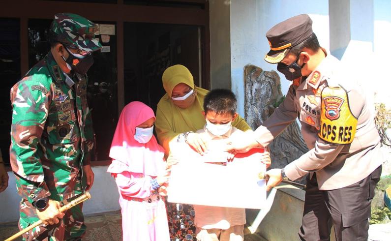 Kehilangan Orang Tua dan Kakek akibat Covid-19, Bocah Sukoharjo Ini Dapat Bantuan Jokowi