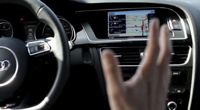 5 Cara Kilapkan Dashboard Mobil yang  Kusam