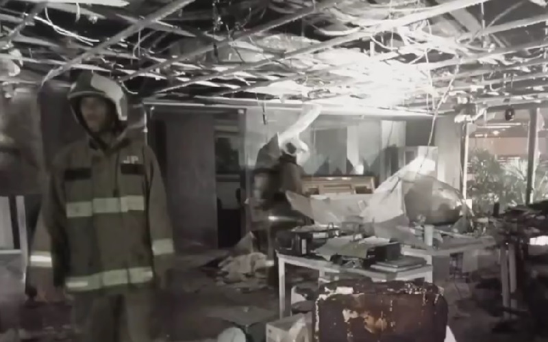 Kebakaran Lalap Lantai 2 Gedung BRI Jalan Sudirman Jakarta, 6 Mobil Damkar Dikerahkan