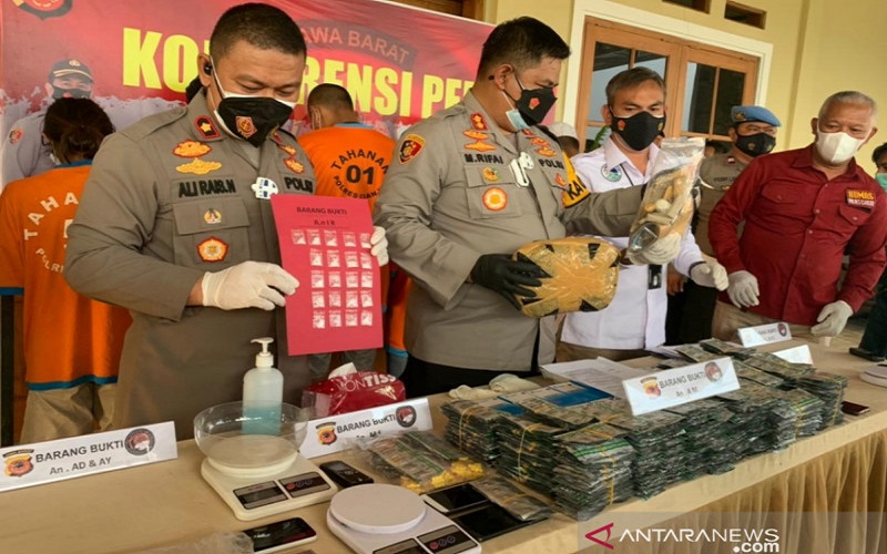 Pengedar Modus Tempel Sabu Dalam Angkot di Cianjur Diringkus Polisi