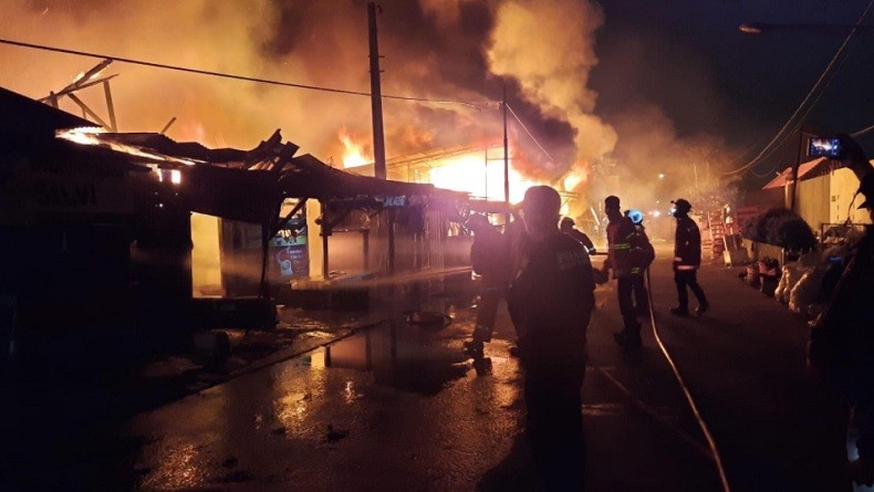 Update Kebakaran Puluhan Kios Pedagang di Bekasi, Sumber Api dari Tumpukan Rongsokan 