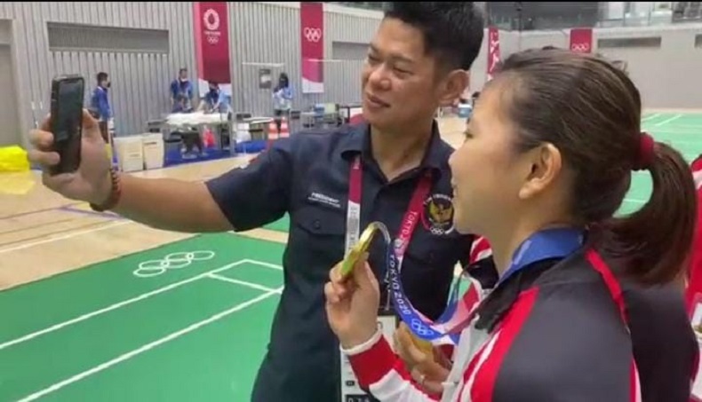 Jokowi Video Call Greysia-Apriyani : Saya Deg-Degan Waktu Set Pertama