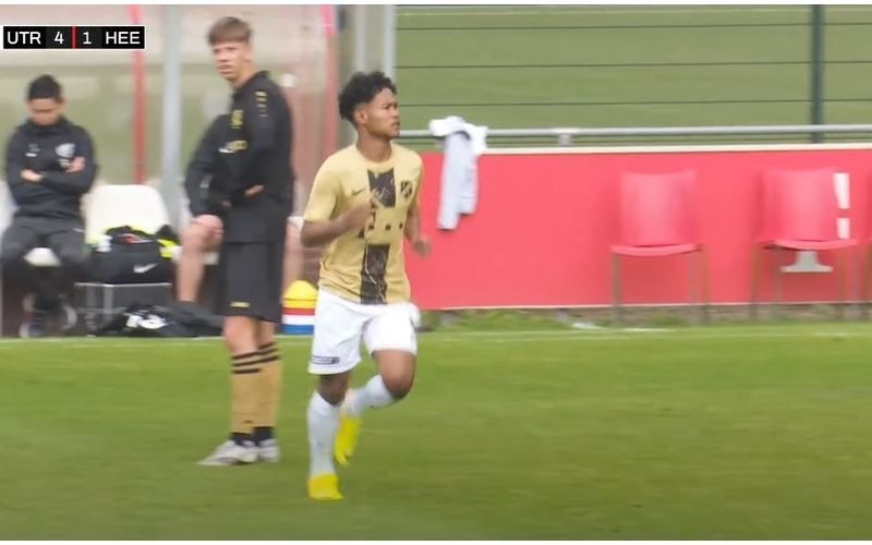 Tampil saat Jong Utrecht Menang 4-1, Bagus Kahfi Ditekel Pemain Nomor 10