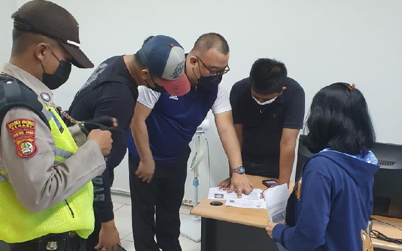 Heboh Warga Bekasi Tak Bisa Vaksin karena NIK Dipakai WNA, Polisi: Kesalahan Input Data