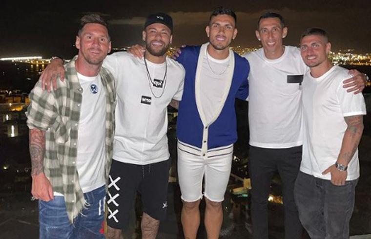 Lionel Messi Foto Bareng 4 Bintang PSG, Alarm Bahaya untuk Barcelona