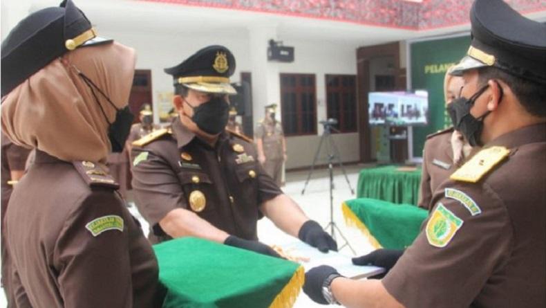 Kajati Sumut Lantik 6 Kajari Baru, Edyward Kaban Jadi Wakajati