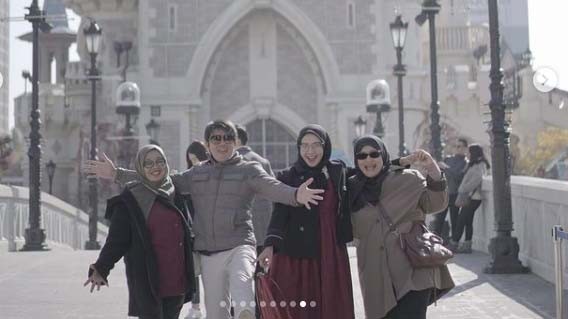 Kenang Ibu Mertua, Zaskia Sungkar: Idola dalam Pelajaran Kehidupan, Istri Shalehah