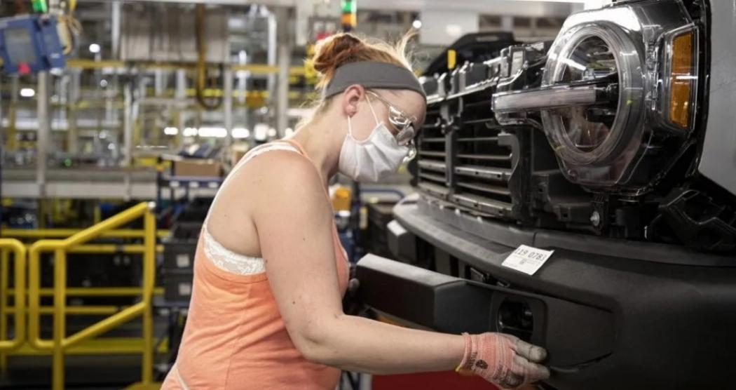 Varian Delta Covid-19 Merajalela, Pabrikan Mobil di AS Wajibkan Pekerja Pakai Masker walau Sudah Divaksin