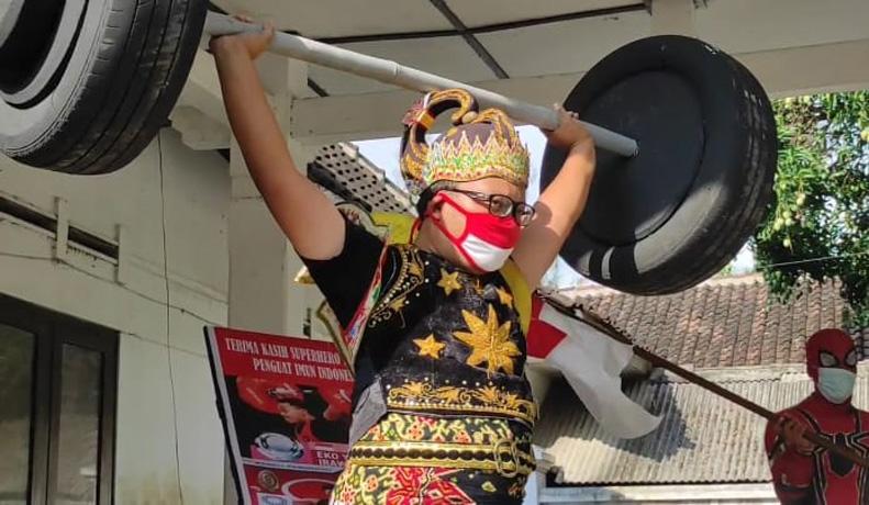 Unik dan Lucu, Aksi Gatotkaca di Sukoharjo Sambut Kepulangan Atlet Olimpiade Tokyo