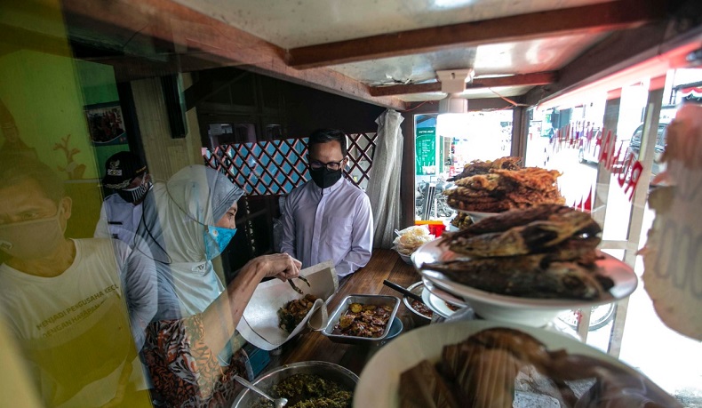 ASN Kota Bogor Sisihkan Gaji untuk Borong UMKM dan Bagikan kepada Warga Terdampak