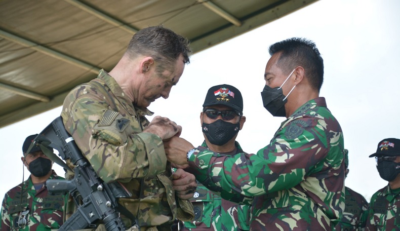 KSAD dan Komandan USARPAC Sematkan Wing Terjun Garuda Airbone kepada 569 Prajurit