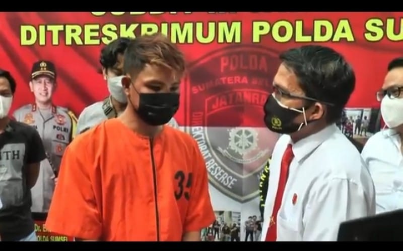 Tenteng Pedang Teriak Tak Takut Polisi, Preman Kampung Pasang Muka Sedih saat Ditangkap 