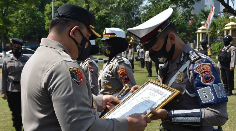 Bantu Tolong Warga, 3 Personel Polresta Solo Dapat Penghargaan  