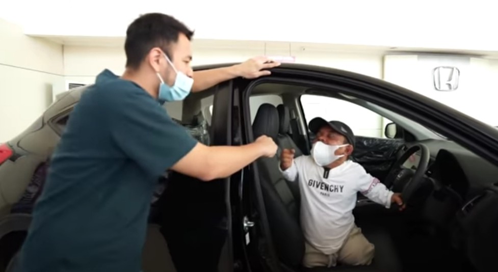 Raffi Ahmad Belikan Ucok Baba Mobil Honda HR-V Cash, Seakan Tak Percaya: Ini Bukan Prank Kan Fi 
