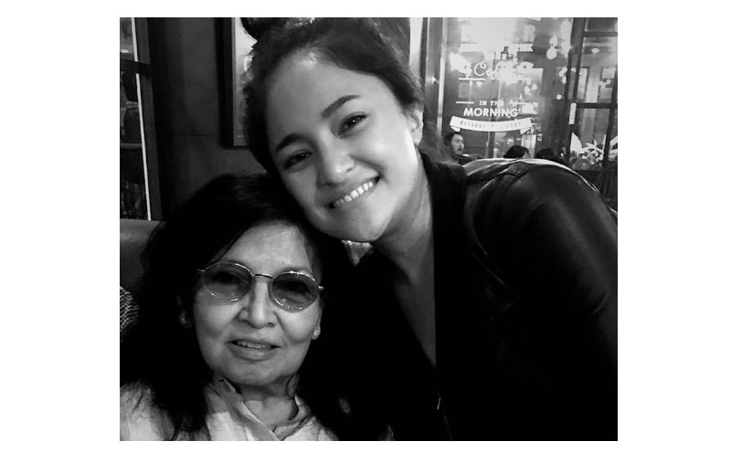 Nenek Marshanda Meninggal Dunia, Ayushita dan Alice Norin Ikut Berduka