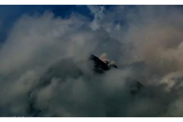 Senin Dini Hari Merapi 2 Kali Muntahkan Awan Panas Sejauh 2 Km