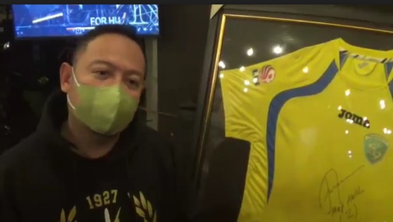Lelang Jersey Legenda Persebaya Mat Halil Terjual Rp130 Juta