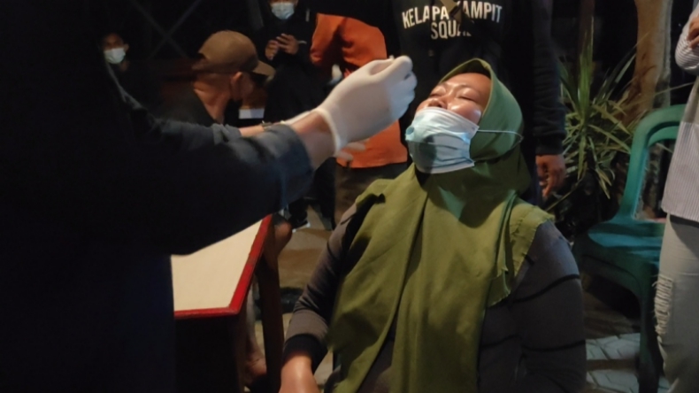 Operasi dengan Baju Sipil, Petugas Bangka Barat Temukan Kafe Pura-Pura Tutup