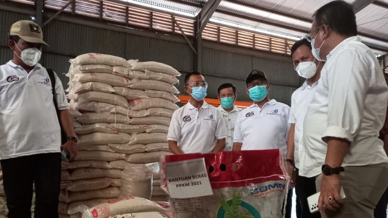 Bulog Sulutgo Salurkan Beras PPKM untuk 181.377 Keluarga Terdampak PPKM