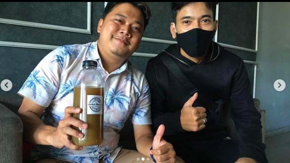 Bertahan Hidup di Tengah Pandemi Covid-19, Aris Runtuwene Lelang Gitar hingga Jualan Donat 